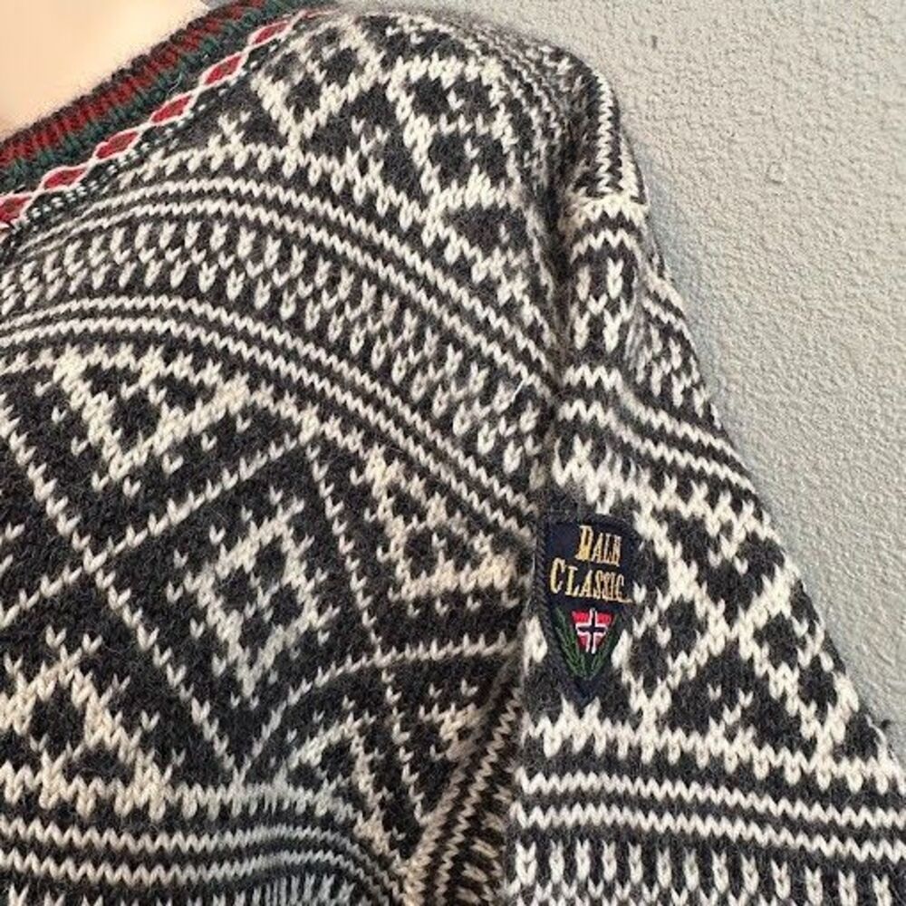 Dale of Norway Wool Nordic Sweater Sz Small Fair Isle Knit Pewter Clasp Cardigan - Picture 8 of 11